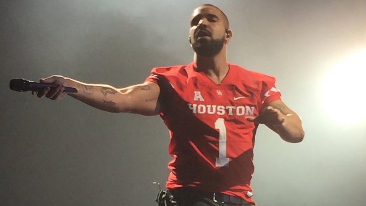 LOOK: Yes, Drake is now wearing a Houston jersey after the Cougars