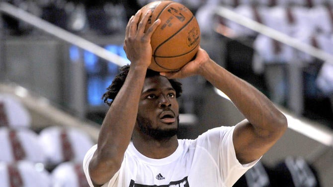 Justise Winslow warms up before a playoff game