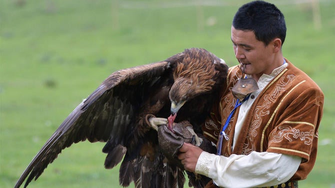 eaglehunting090616.jpg