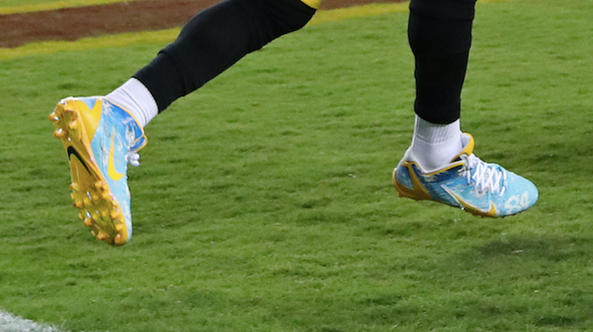 antonio-brown-cleats-fine-09-15-16.png