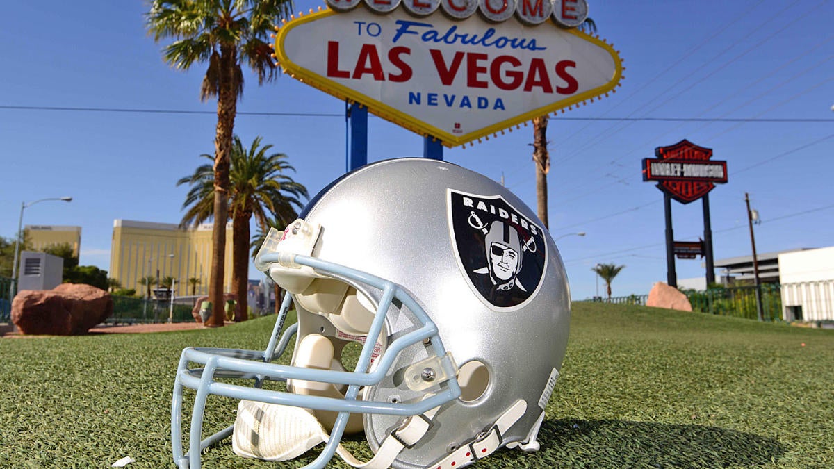 Adelson looking to bring NFL's Raiders to Vegas