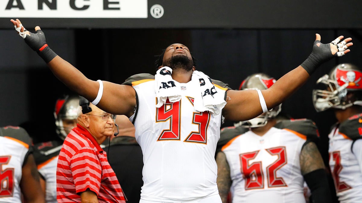 Bucs players fill in for Gerald McCoy during son's senior night