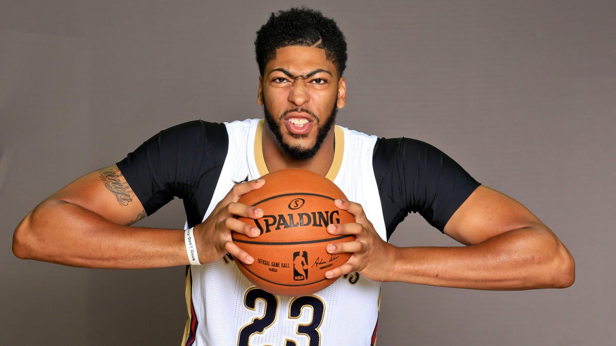 Anthony Davis is somehow still getting taller ... and bigger ...