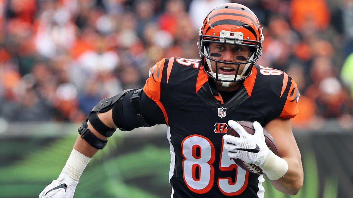 Tyler Eifert Could Miss Season Opener Due to Surgery?