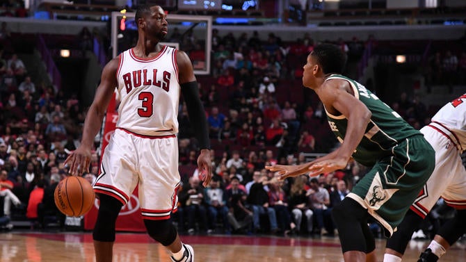 Dwyane Wade plays his first preseason game as a Bull