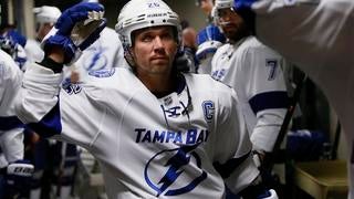 Lightning raise Martin St. Louis' No. 26 to the rafters