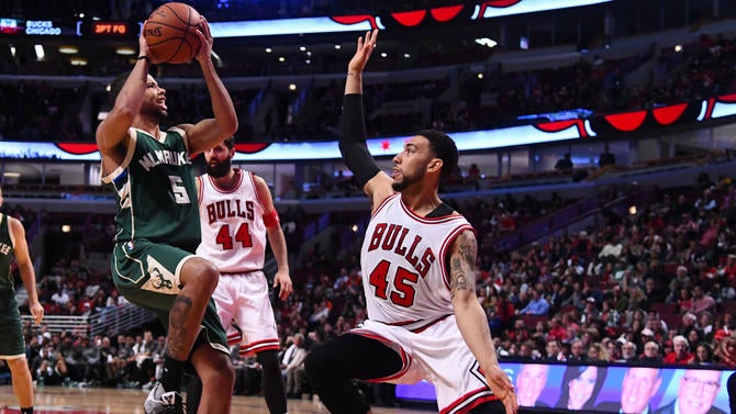 Michael Carter-Williams shoots in Chicago