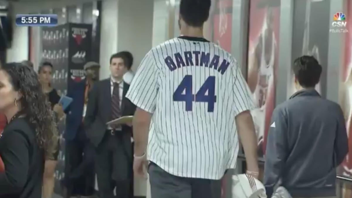 White Sox fan Frank Kaminsky wears Bartman Cubs jersey to game in Chicago 