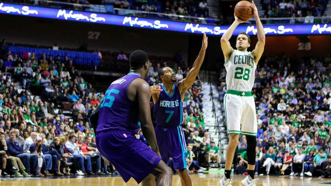 R.J. Hunter shoots a 3-pointer