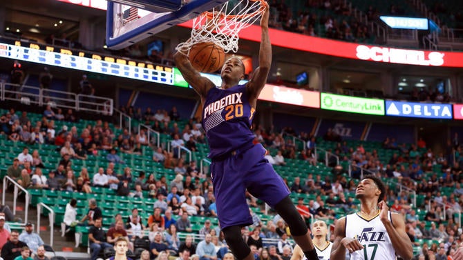 Archie Goodwin dunks