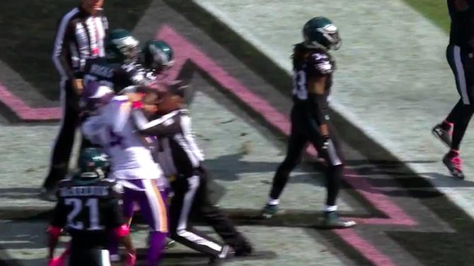 vikings-eagles-ref-shove-10-24-16.jpg