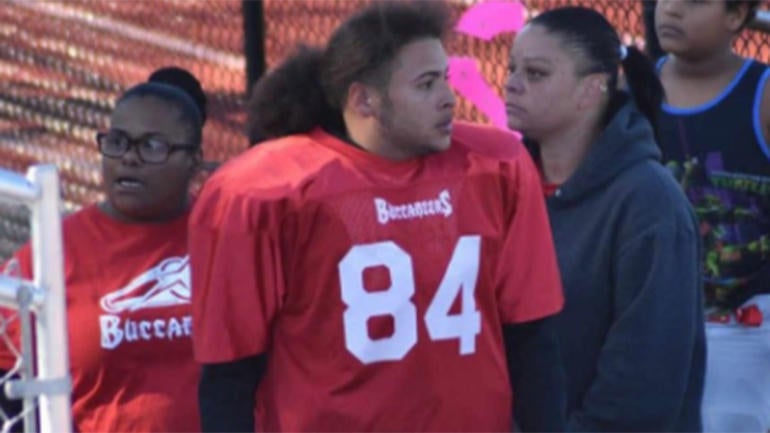 Youth football coach gets caught playing an 18-year-old ...