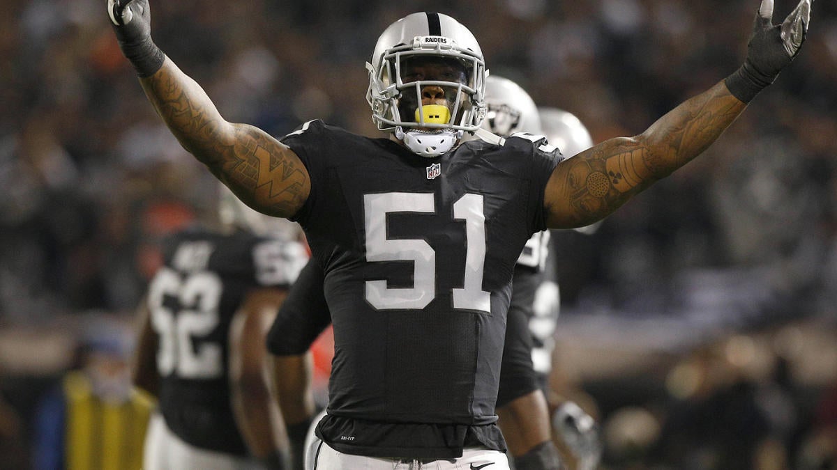 Raiders' players process 'surprise' of Khalil Mack trade