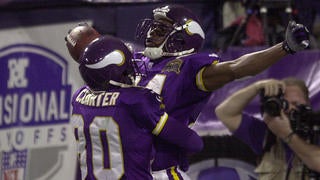 Minnesota Vikings receiver Cris Carter points to the roof as he kneels down  in the end zone following a touchdown in the second quarter Sunday, Nov.  22, 1998, in Minneapolis. The Vikings