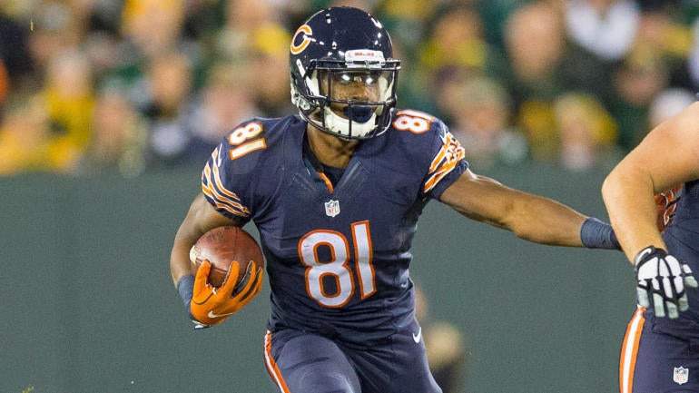 Bears' Cameron Meredith carted off field in air cast after 