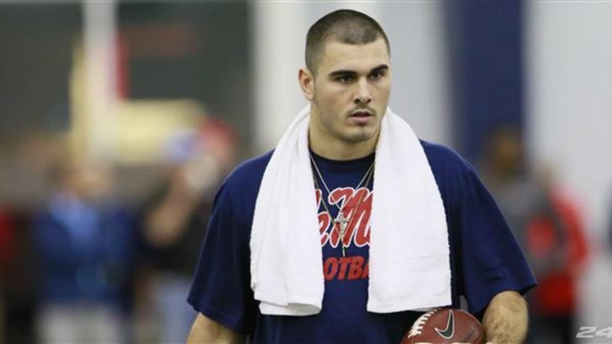 Photo shows Ole Miss QB Chad Kelly in midst of possible drug ...