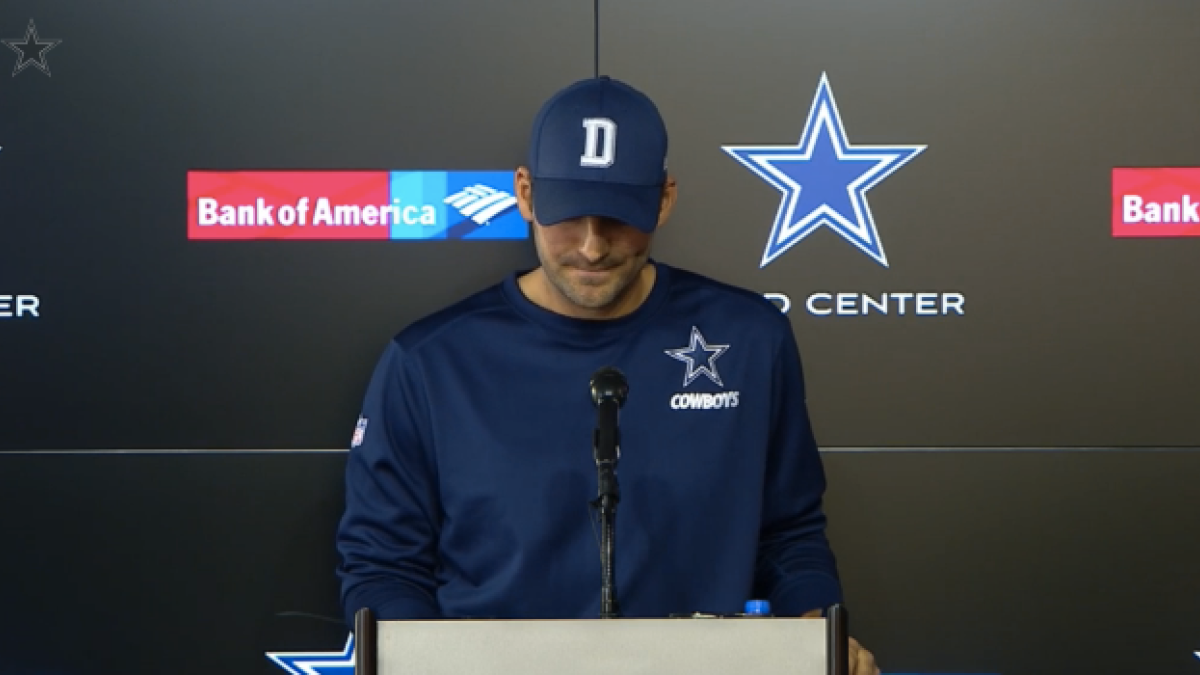 Tony Romo gave an emotional 6-minute speech on his own struggles