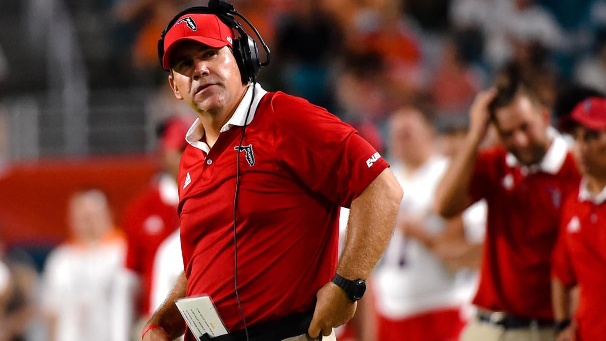 fau-fires-coach-charlie-partridge-as-owls-continue-seeking-relevancy-cbssports-com
