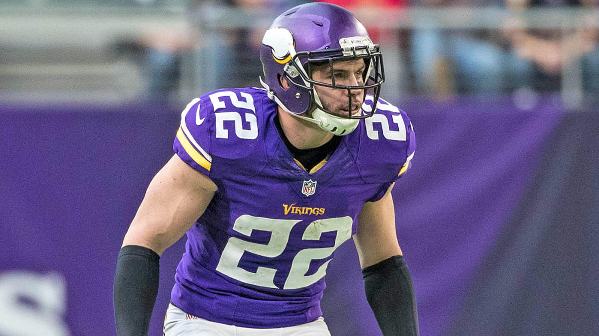 Vikings safety Harrison Smith ejected from game after helmet-to-helmet hit ...