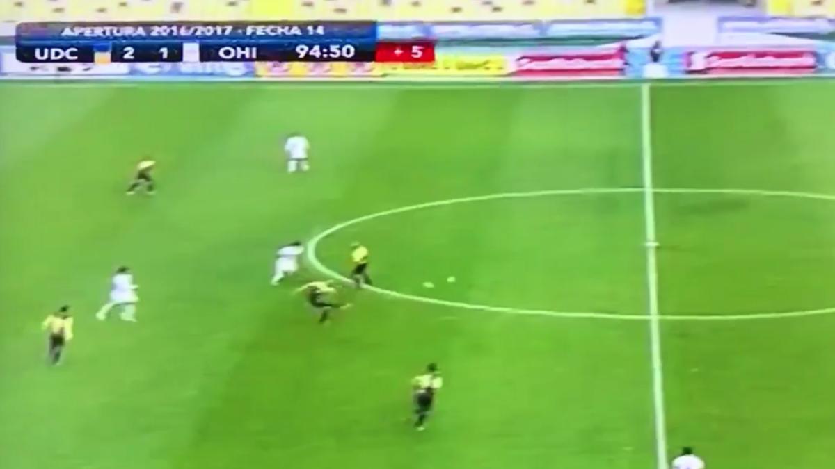 This might be the most ridiculous goal scored on a volley from midfield ...
