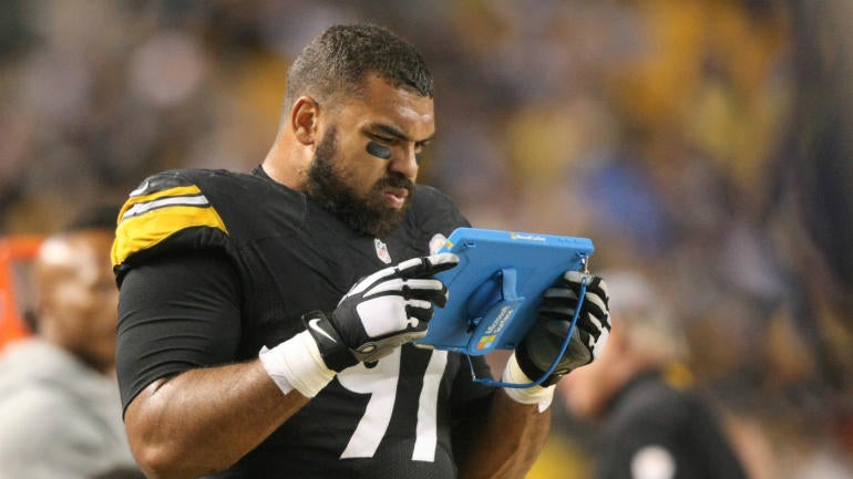 cameron-heyward-steelers-tablet.jpg