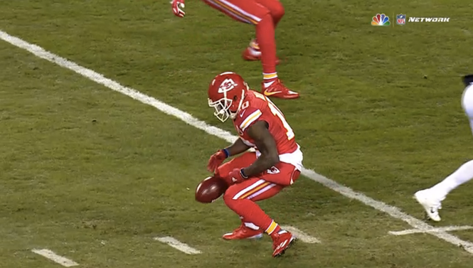 tyreek-hill-fumble-12-08-16.png