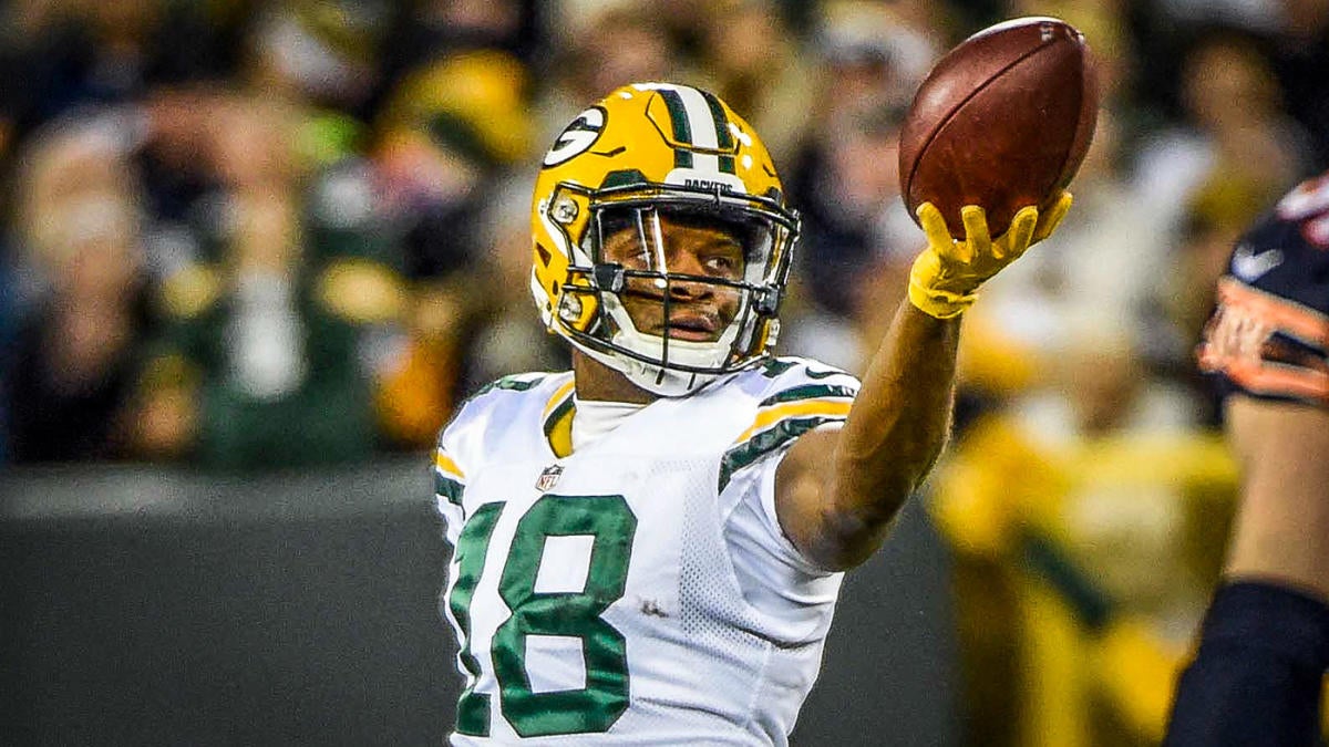 Randall Cobb uses his brain as much as the rest of his body to help the  Packers 