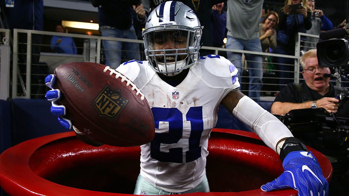 Watch Ezekiel Elliott play QB in a bucket hat, celebrate a pass to