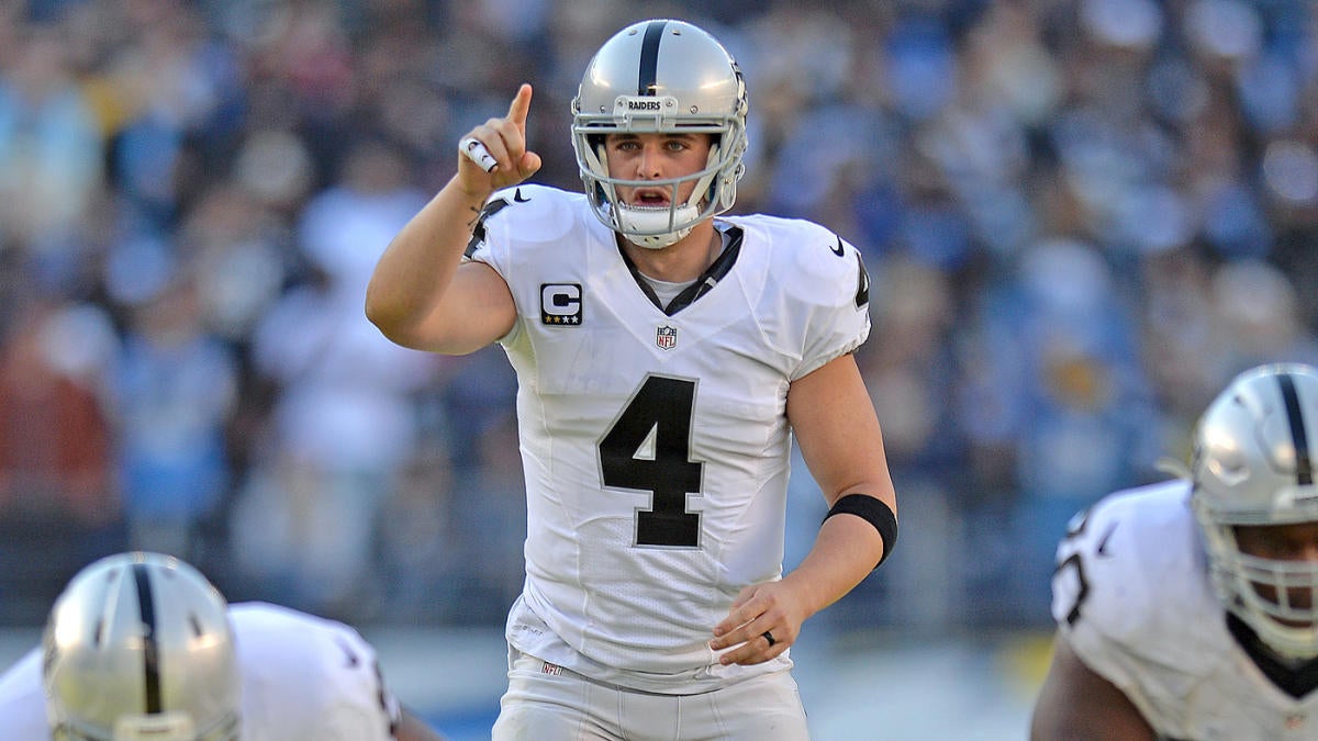 Raiders, Derek Carr close in on $25-million-a-year deal