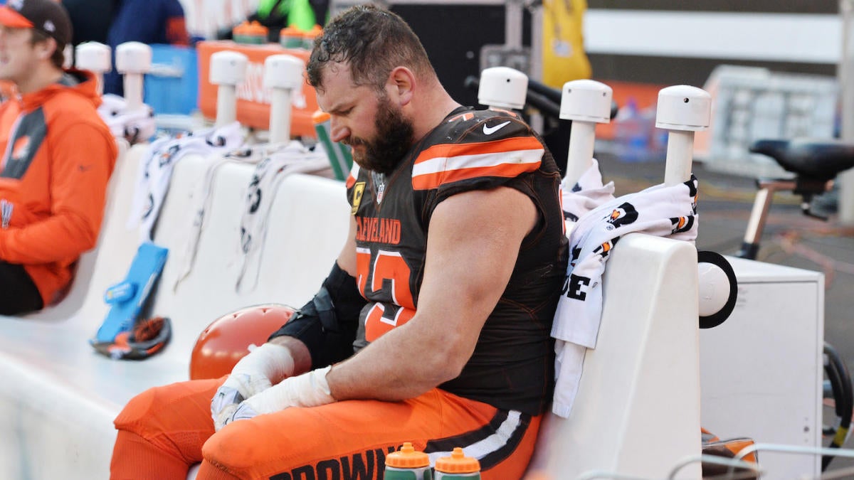 Browns' Joe Thomas done for season with torn triceps