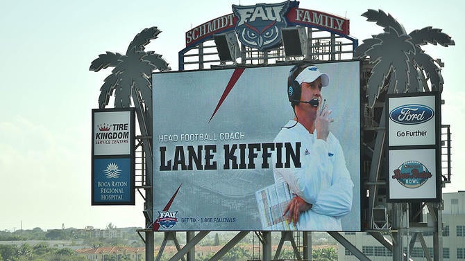 kiffin-fau-scoreboard.jpg