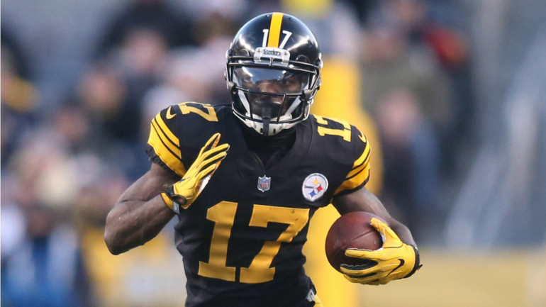 LOOK: Steelers unveil all-black Color Rush jerseys for 