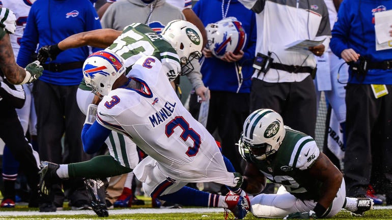 EJ Manuel throws one of the worst passes ever, gets 