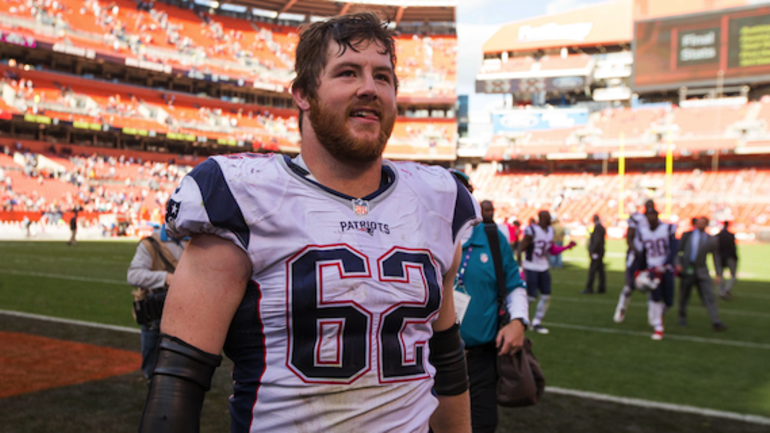 Joe Thuney, Patriots rookies get initiation haircuts 