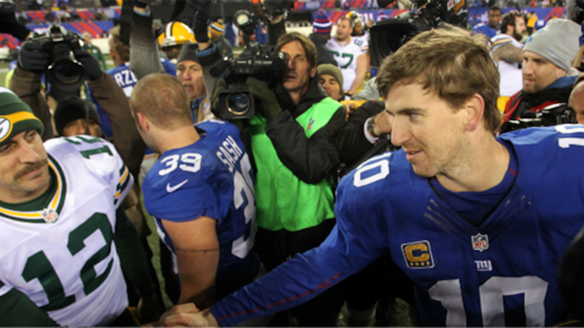 Aaron Rodgers catches strays as Giants fans laud Eli Manning