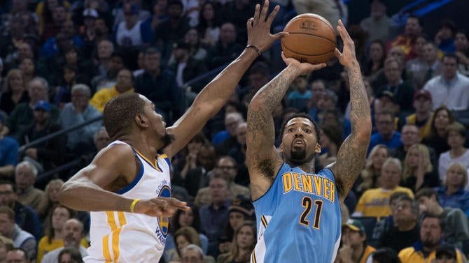 Kevin Durant contests Wilson Chandler's shot