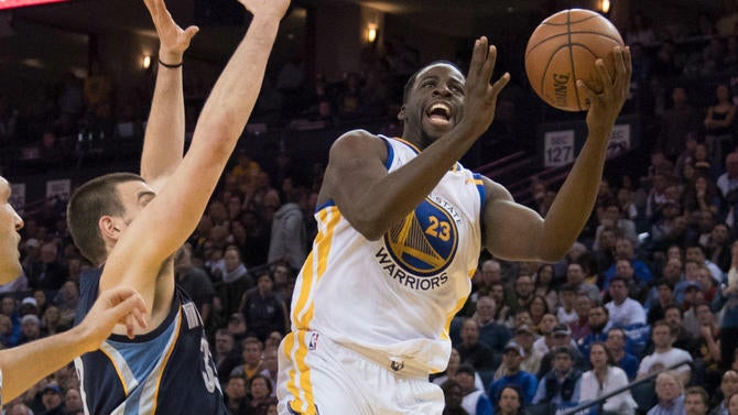 Draymond Green with a layup against Memphis