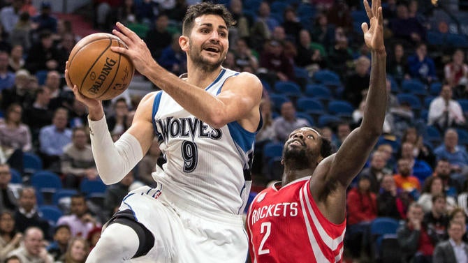Ricky Rubio makes a pass