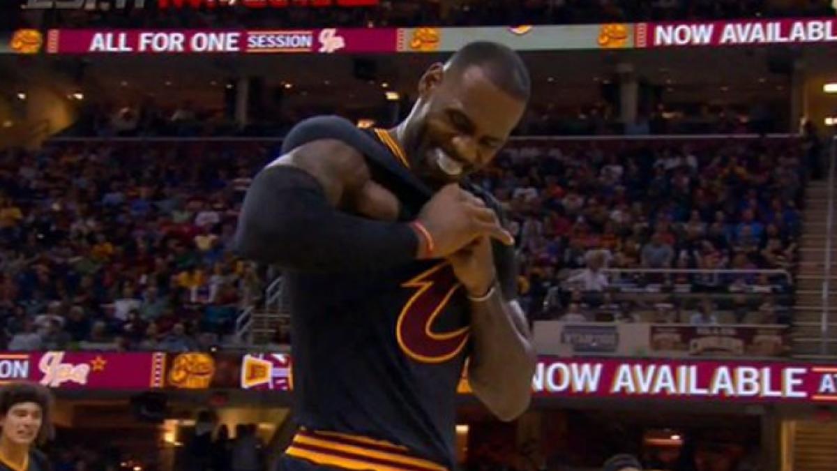 Nike Jersey Worn by LeBron James Rips in NBA Debut - WSJ