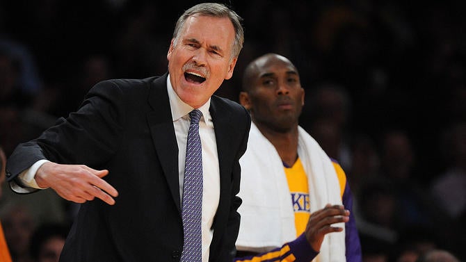 mike-dantoni-with-lakers.jpg