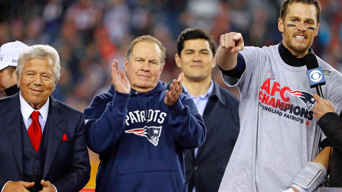 Patriots owner presents Brady with stolen Super Bowl jerseys