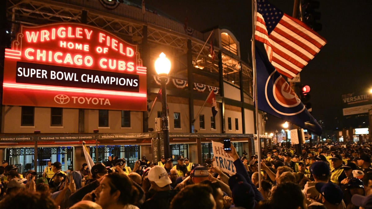 Cubs 'W' Flag Has Long History Beyond Wrigley Field - CBS Chicago