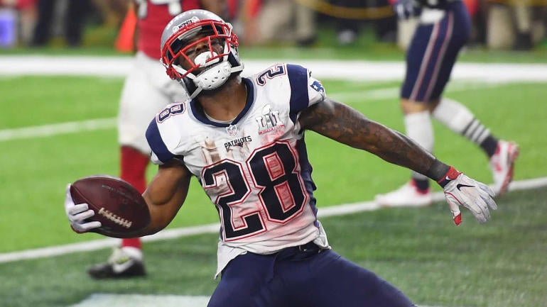 Patriots' James White breaks record for most catches in a 