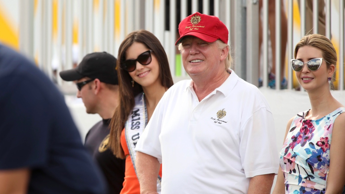 Kirk Cousins plays a round of golf with President Donald Trump