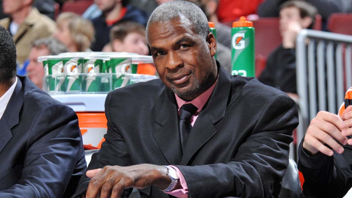 Knicks' James Dolan bans Charles Oakley from Madison Square Garden -  
