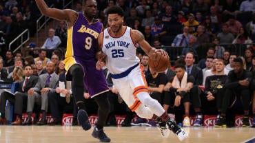 Derrick Rose drives
