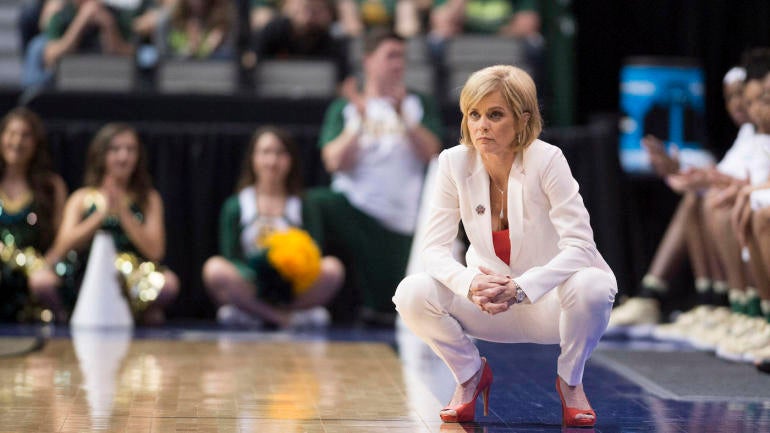 Baylor&#039;s Kim Mulkey issues tearful apology for &#039;choice of words