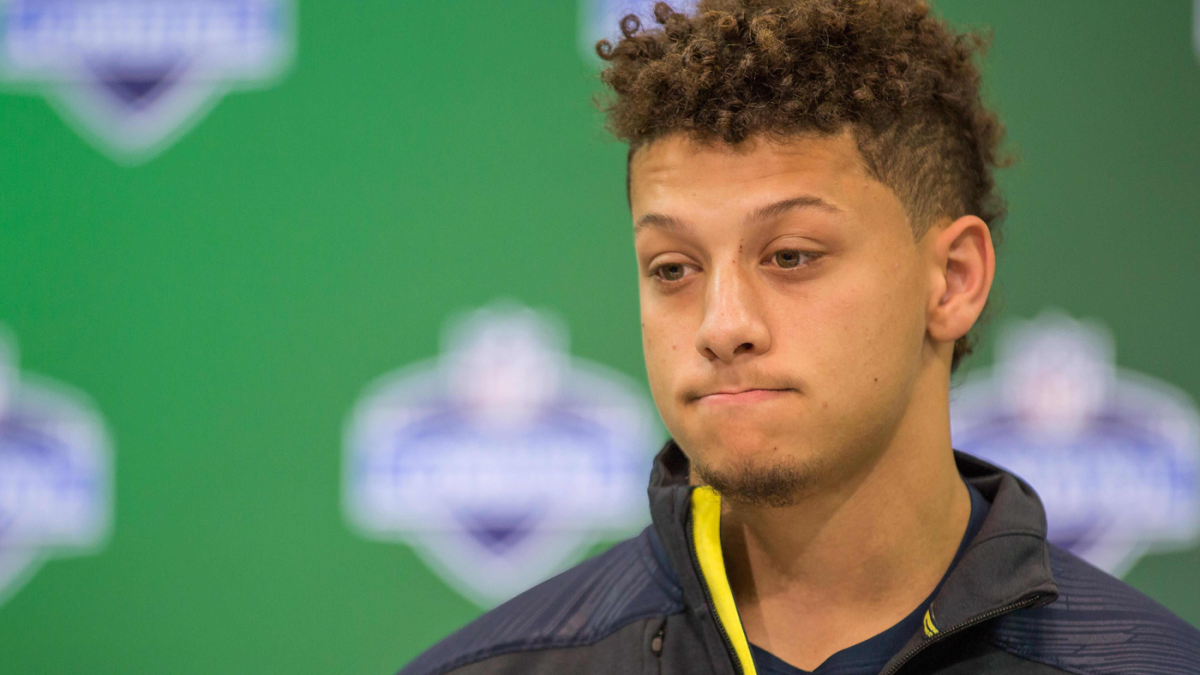 NFL Insider: Texans Tried To Trade Up For Patrick Mahomes In 2017 Draft -  The Spun: What's Trending In The Sports World Today