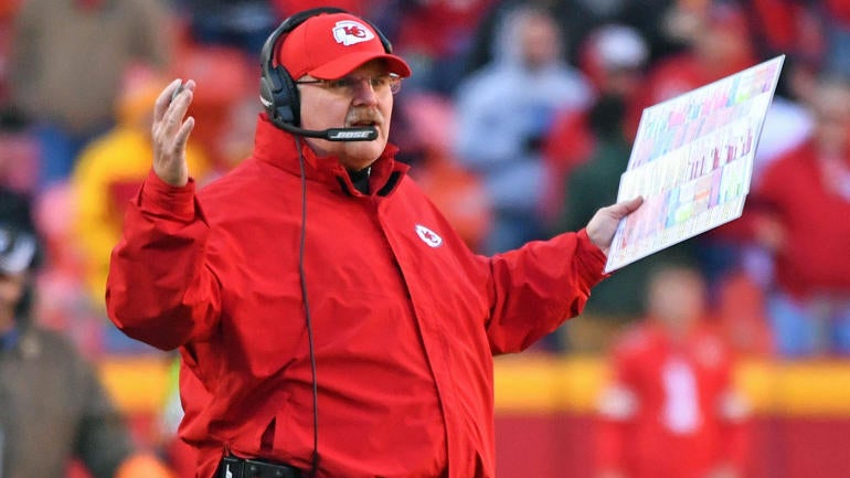 Chiefs sign Andy Reid to contract extension, then 
