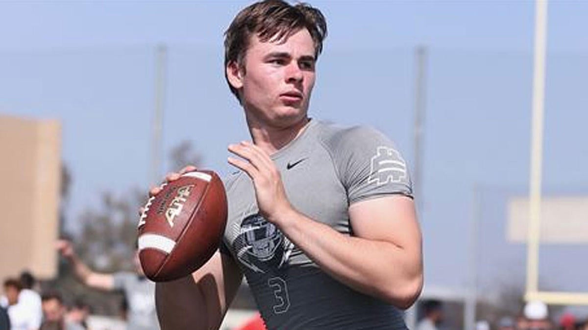 Mater Dei quarterback JT Daniels confirms plan to leave school and enroll  early at USC – Daily Breeze